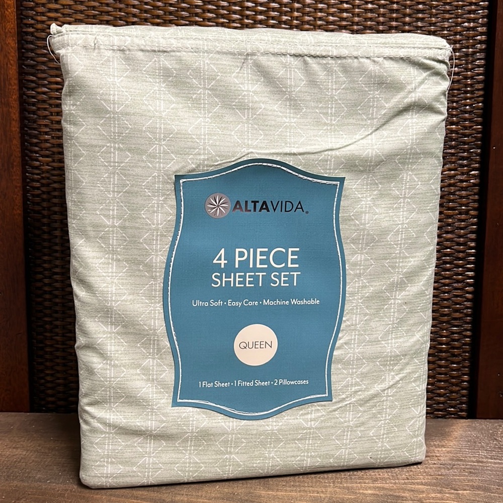 Altavita 4-Piece Ultra Soft Queen Sheet Set NWT